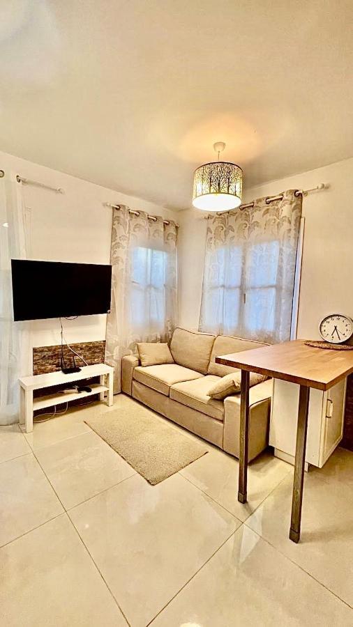 Cozy Two Bed Apartment. 阿德耶 外观 照片